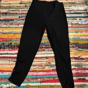 LULULEMON cropped leggings with side details